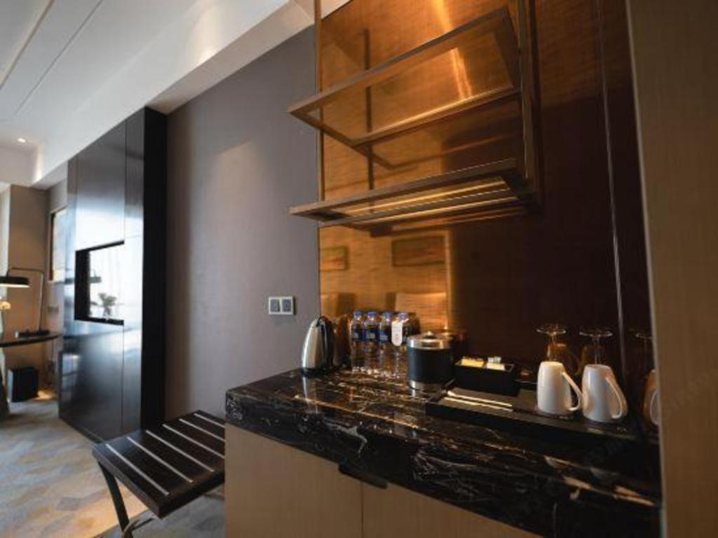 The Qube Hotel Jingzhou Exterior photo