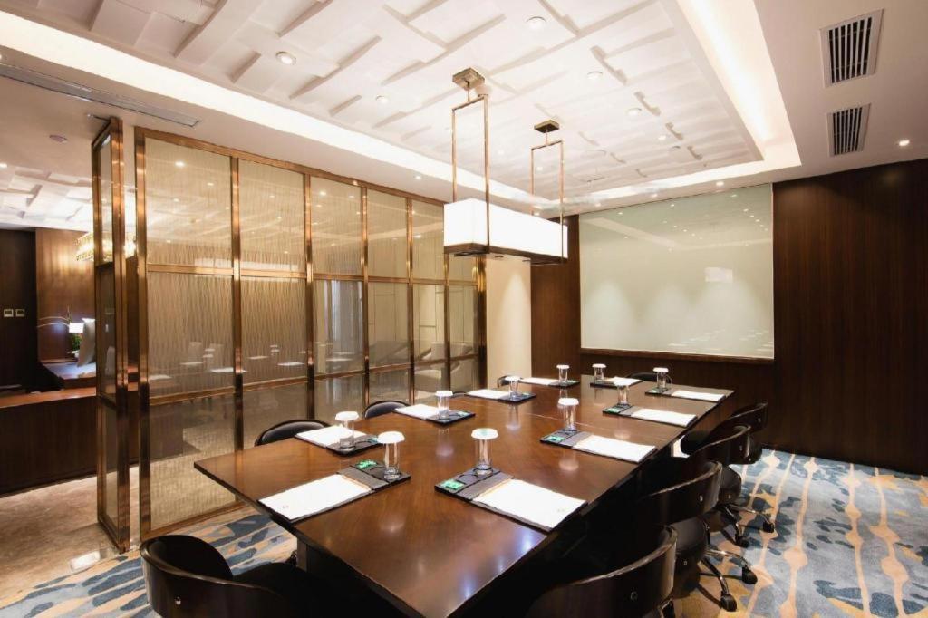 The Qube Hotel Jingzhou Exterior photo