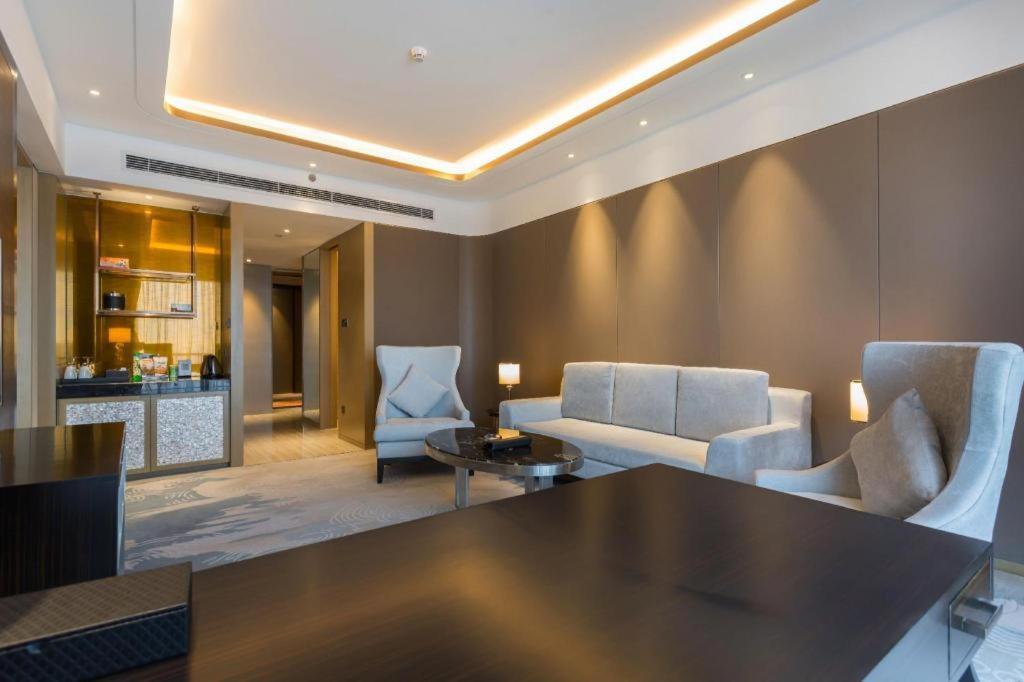 The Qube Hotel Jingzhou Exterior photo