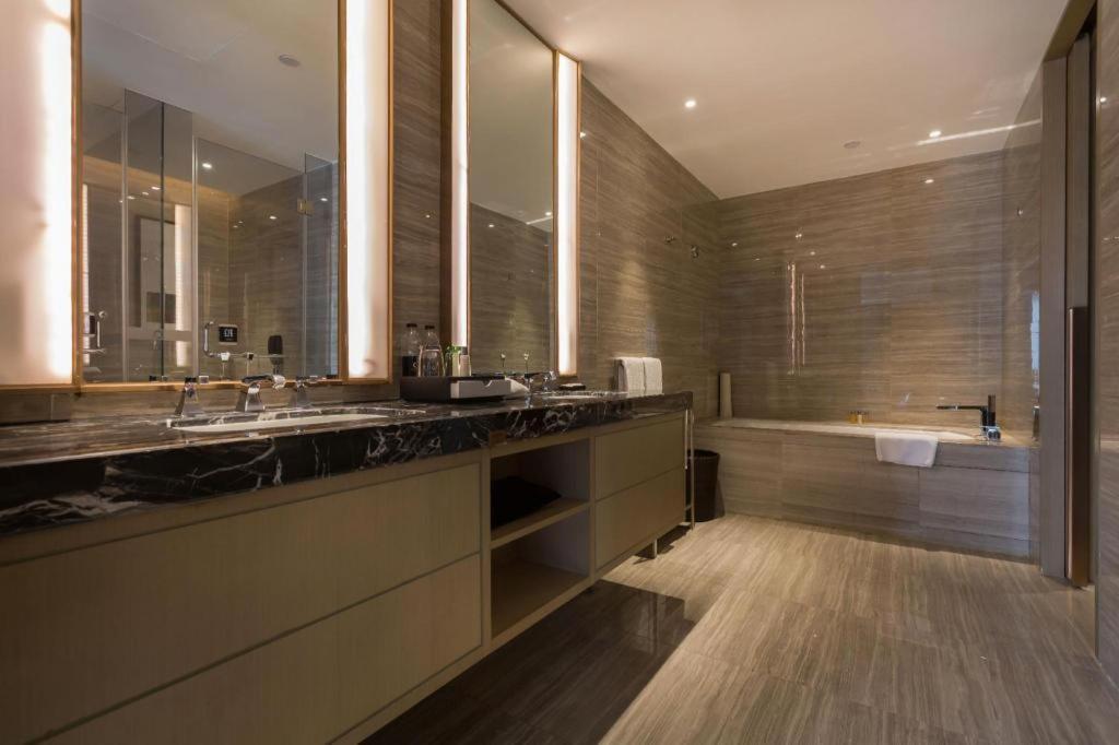 The Qube Hotel Jingzhou Exterior photo