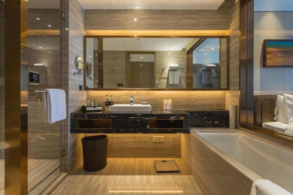 The Qube Hotel Jingzhou Exterior photo